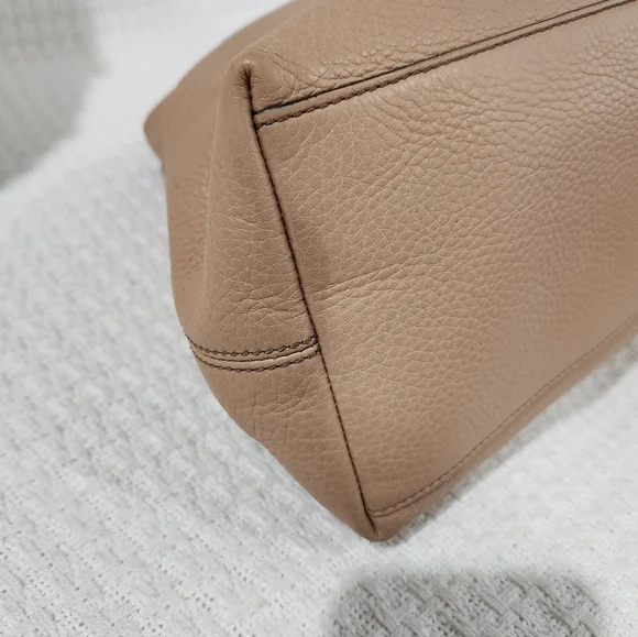 Gucci GG Soho Medium Leather Shoulder Bag Crossbody bag with Chain Straps - Picture 14 of 15